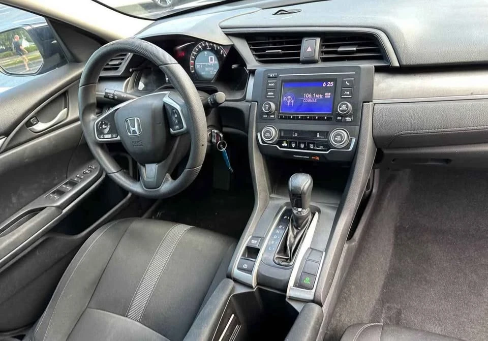 2017 Honda Civic 10th Gen - Image 5 of 6
