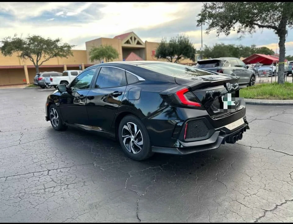 2017 Honda Civic 10th Gen - Image 4 of 6