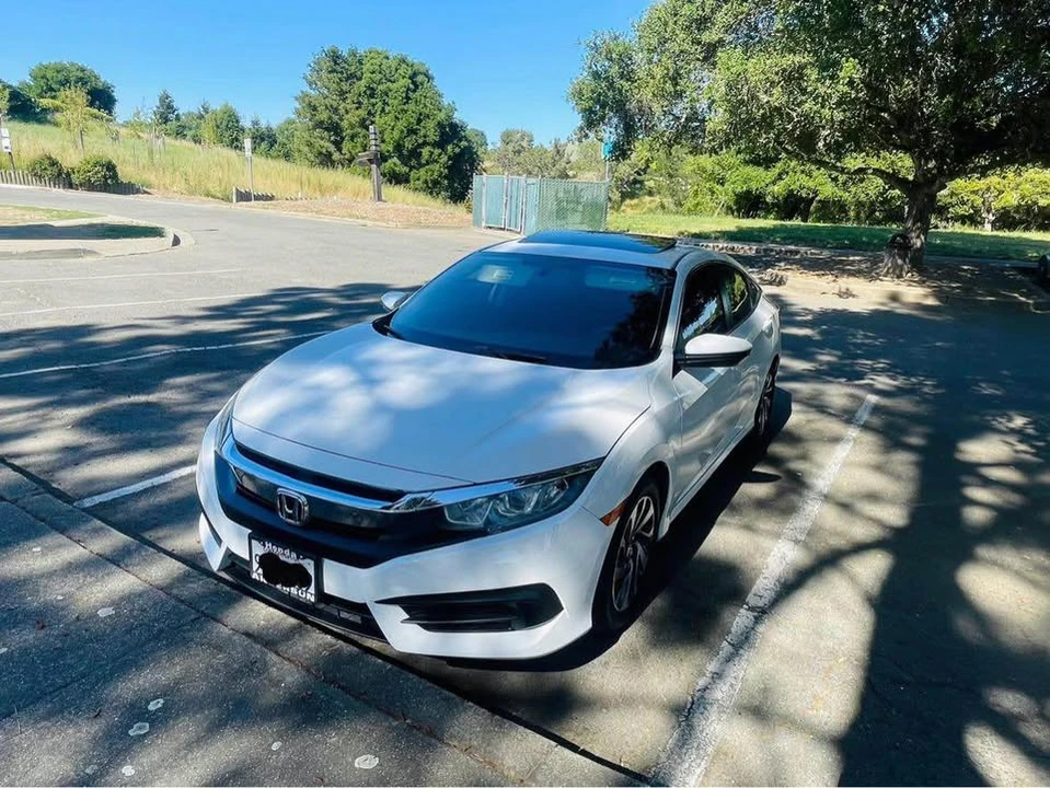 2017 Honda Civic 10th Gen - Image 2 of 4