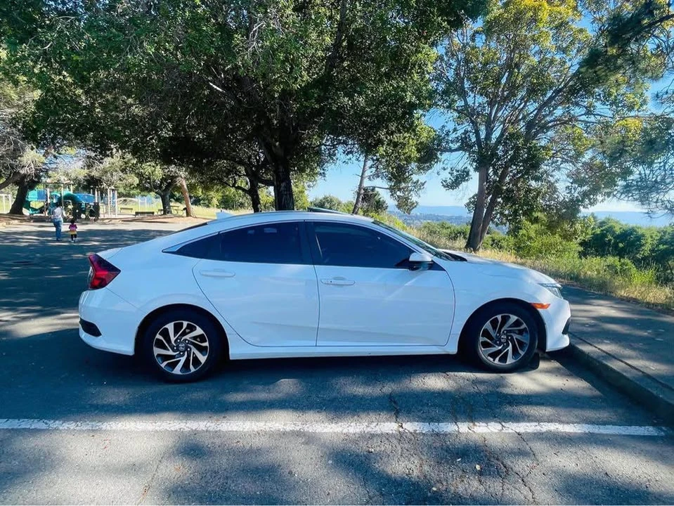 2017 Honda Civic 10th Gen - Image 4 of 4