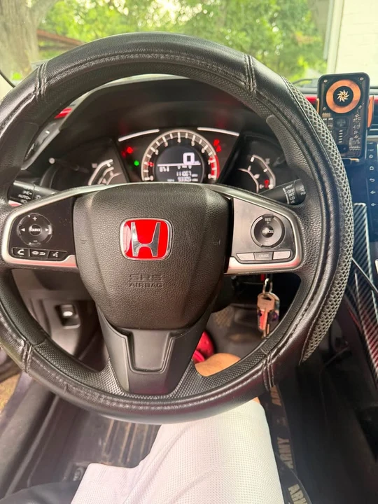 2017 Honda Civic 10th Gen - Image 2 of 4