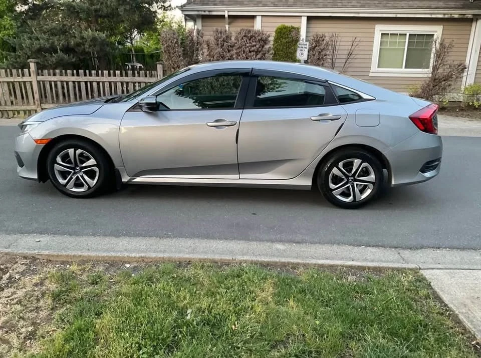 2016 Honda Civic 10th Gen - Image 7 of 9