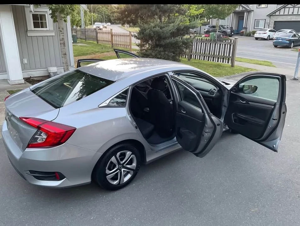 2016 Honda Civic 10th Gen - Image 4 of 9