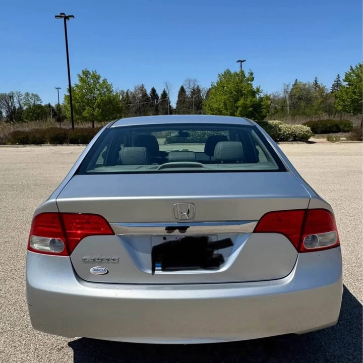 2011 Honda Civic 8th Gen - Image 2 of 8