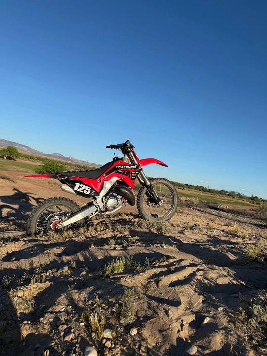 2003 Honda CR - Image 2 of 3