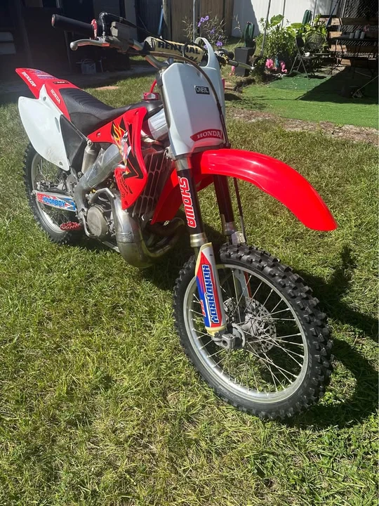 Honda CR - Image 2 of 3