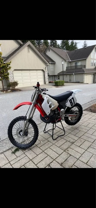 Honda CR - Image 4 of 6