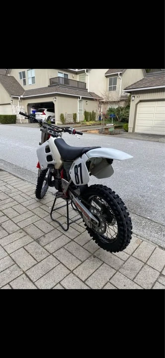 Honda CR - Image 3 of 6