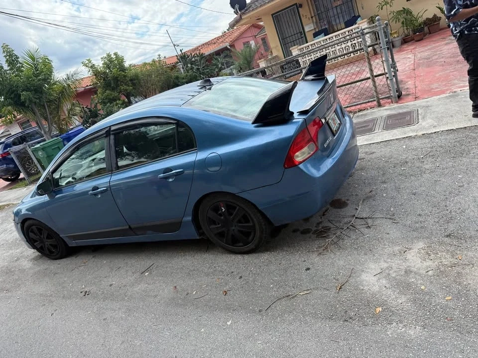 2009 Honda Civic 8th Gen - Image 2 of 2