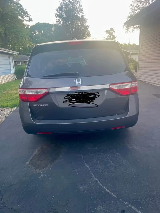 2012 Honda Odyssey - Image 2 of 10
