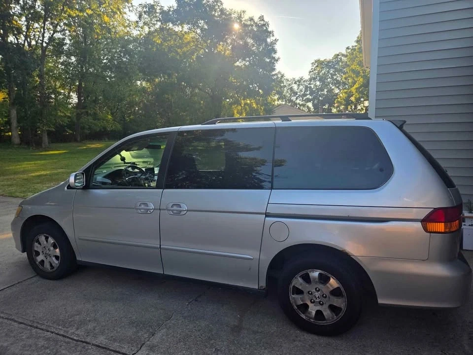 2003 Honda Odyssey - Image 2 of 10