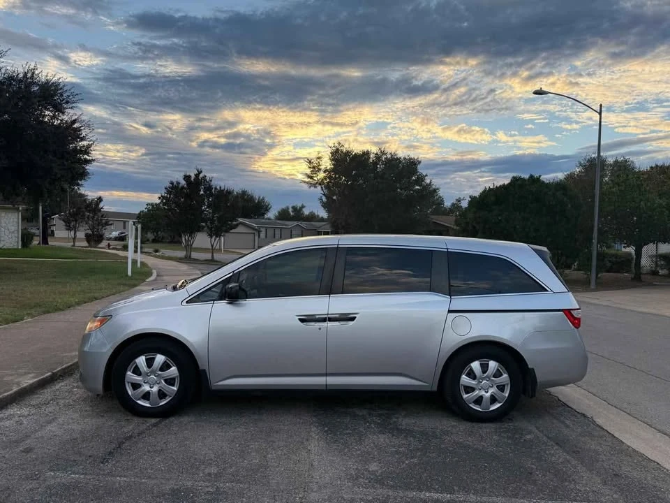 2013 Honda Odyssey - Image 9 of 10