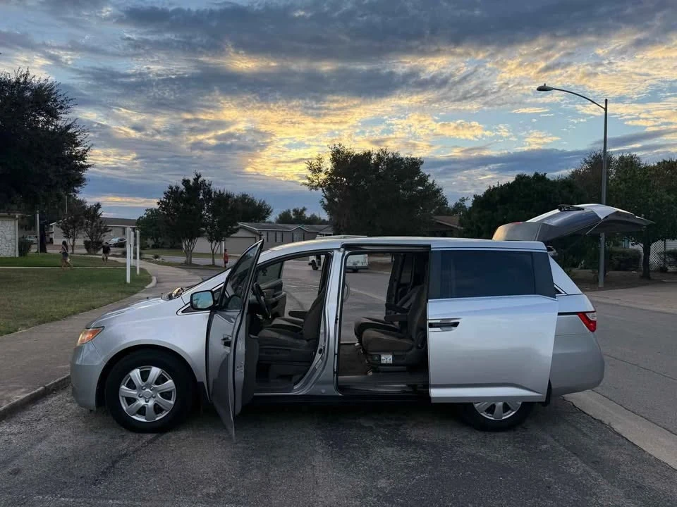 2013 Honda Odyssey - Image 2 of 10