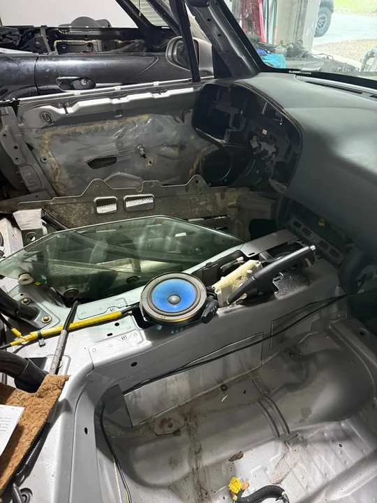 2003 Honda AP1 S2000 - Image 2 of 4