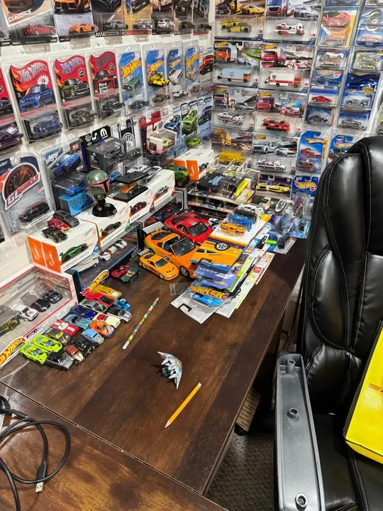 Parts & Memorabilia Scale Models - Image 8 of 10