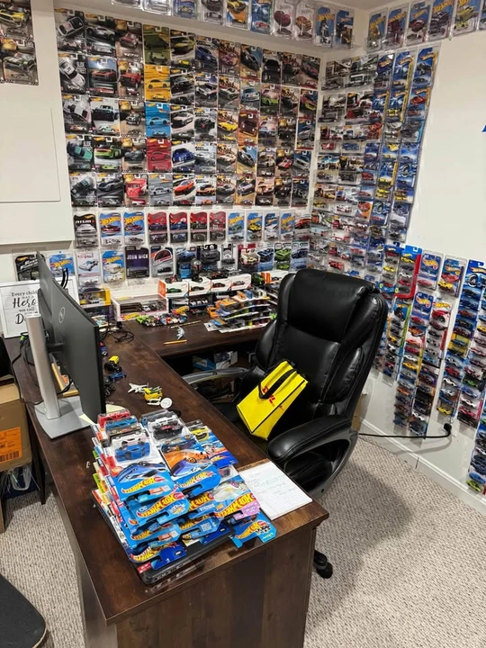Parts & Memorabilia Scale Models - Image 2 of 10