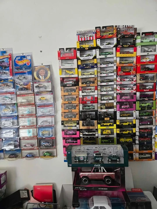 Parts & Memorabilia Scale Models - Image 4 of 10