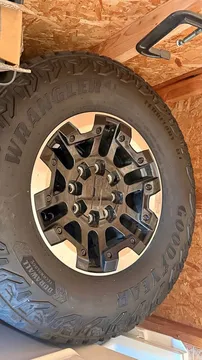 Hummer x3 EV 2024 18" Rims & Tires
