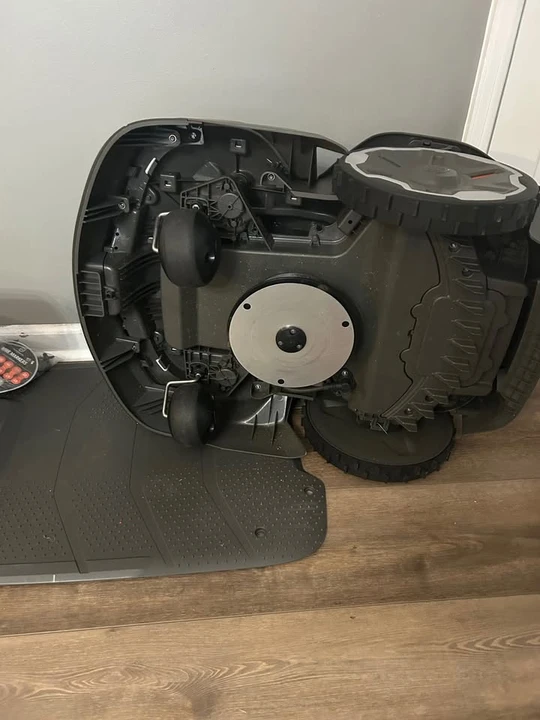 Husqvarna - Image 4 of 6