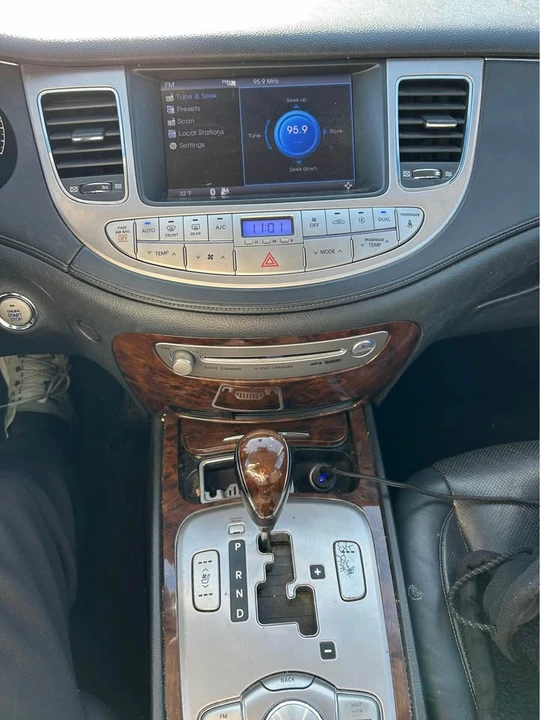 2009 Hyundai Genesis - Image 6 of 9