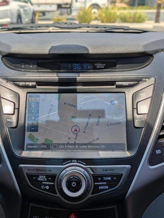 2015 Hyundai Elantra - Image 9 of 10