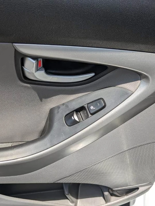 2015 Hyundai Elantra - Image 4 of 10