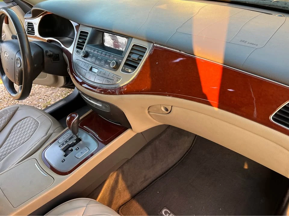 2012 Hyundai Genesis - Image 7 of 10