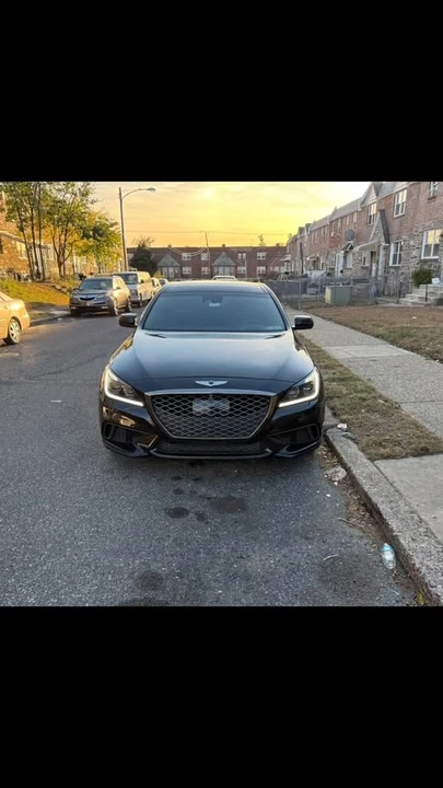 Hyundai Genesis - Image 2 of 2