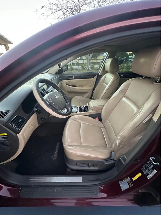 2010 Hyundai Genesis - Image 5 of 6