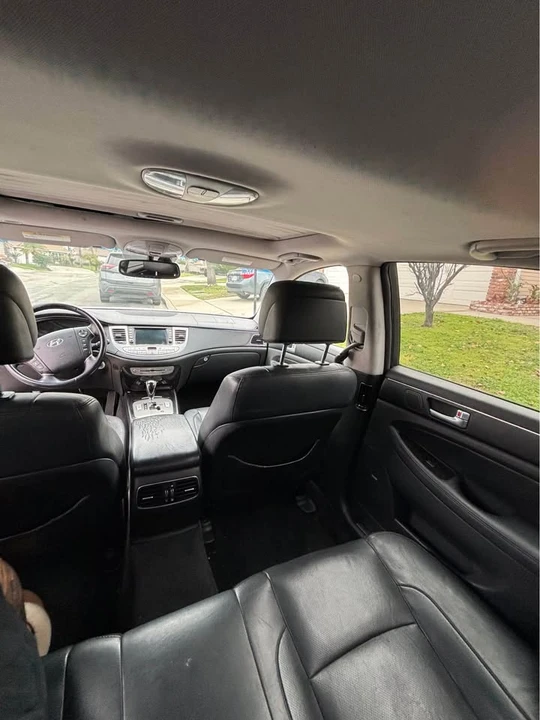 Hyundai Genesis - Image 7 of 10