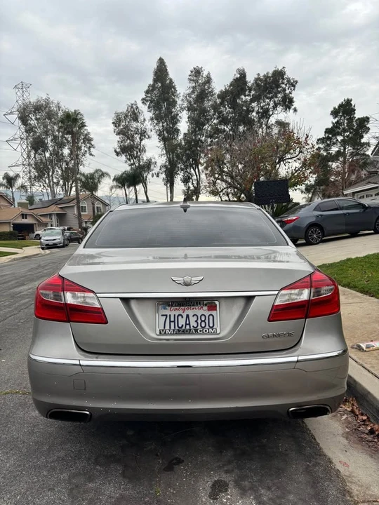 Hyundai Genesis - Image 5 of 10