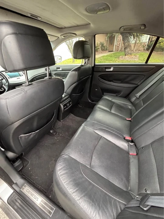 Hyundai Genesis - Image 6 of 10