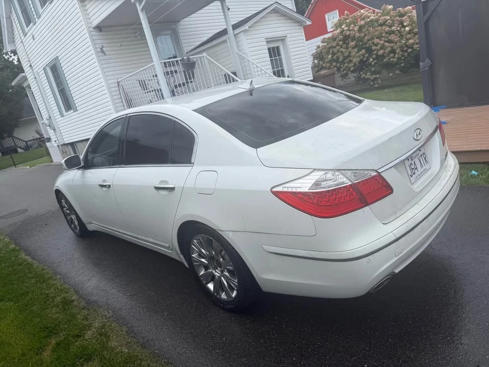 2009 Hyundai Genesis - Image 3 of 7