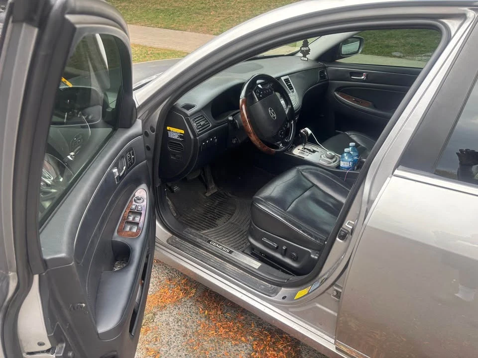 2009 Hyundai Genesis - Image 7 of 10