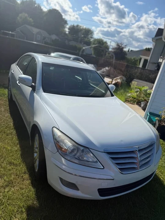2010 Hyundai Genesis - Image 2 of 6
