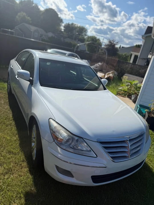 2010 Hyundai Genesis - Image 2 of 6