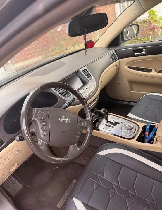 2010 Hyundai Genesis - Image 6 of 9