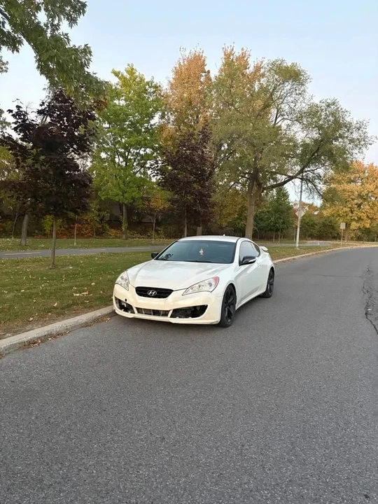 2011 Hyundai Genesis - Image 2 of 4