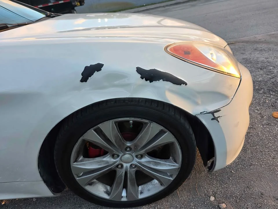 2011 Hyundai Genesis - Image 5 of 5
