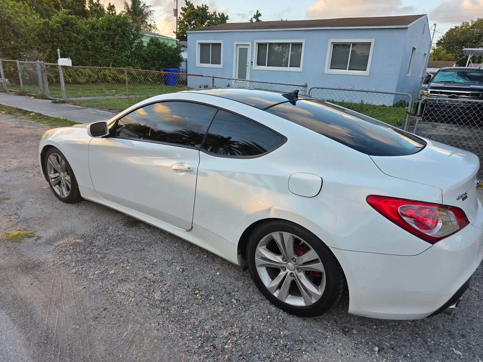 2011 Hyundai Genesis - Image 2 of 5