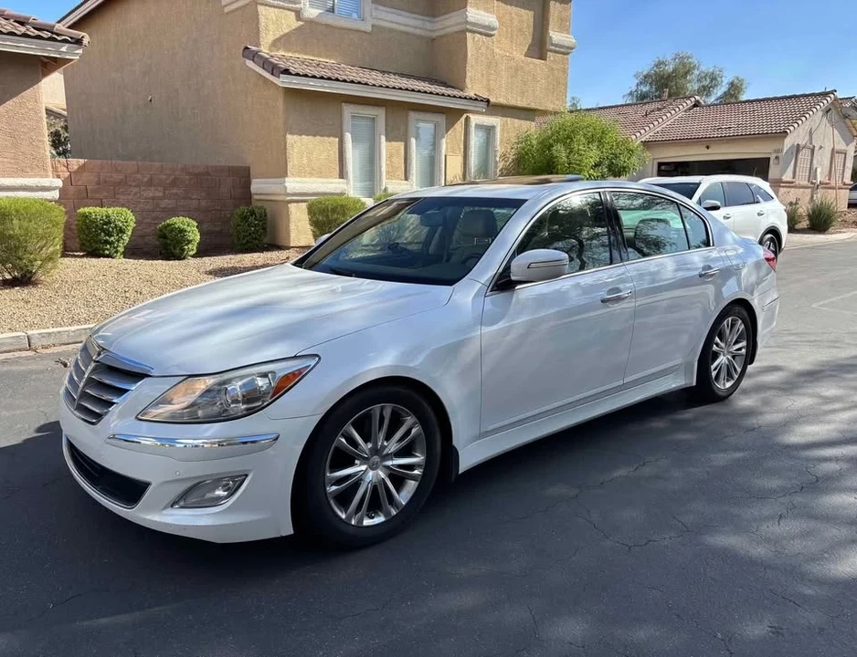 2012 Hyundai Genesis - Image 6 of 10
