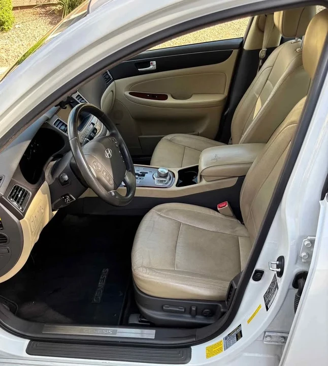 2012 Hyundai Genesis - Image 8 of 10