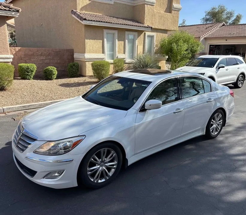 2012 Hyundai Genesis - Image 7 of 10
