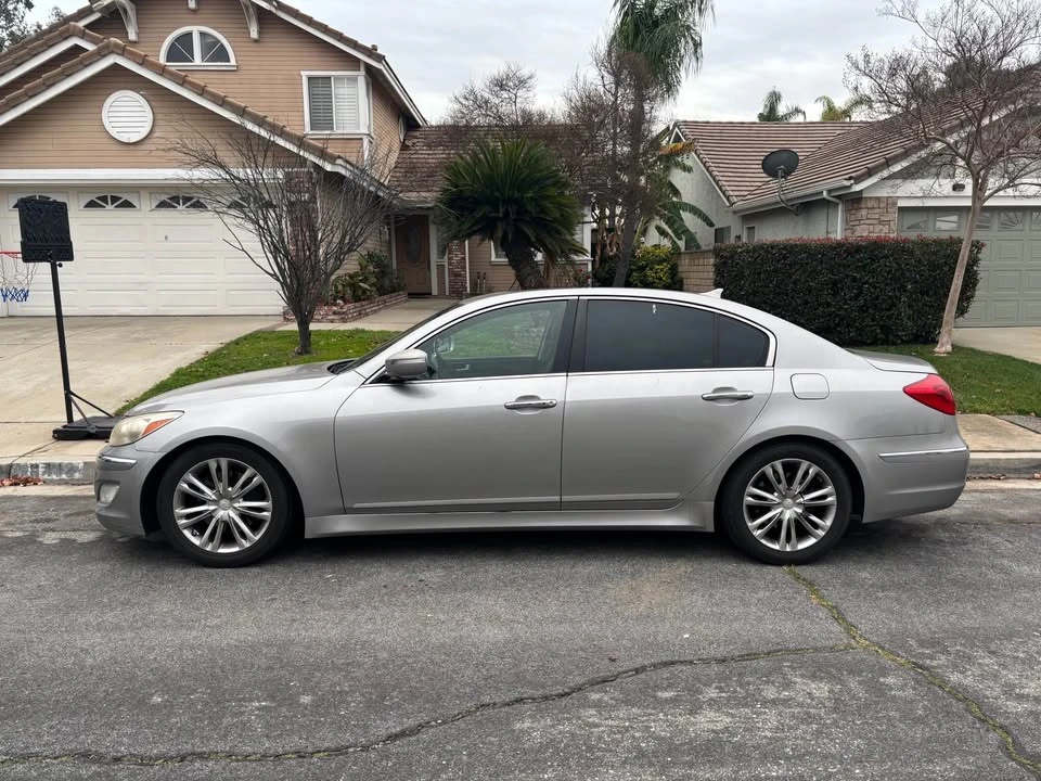 2012 Hyundai Genesis - Image 2 of 9