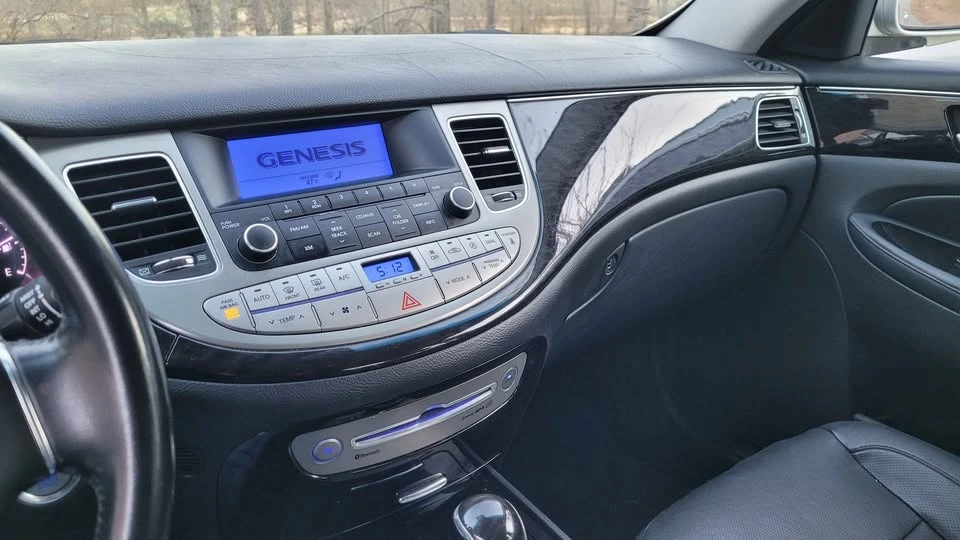 2013 Hyundai Genesis - Image 6 of 10