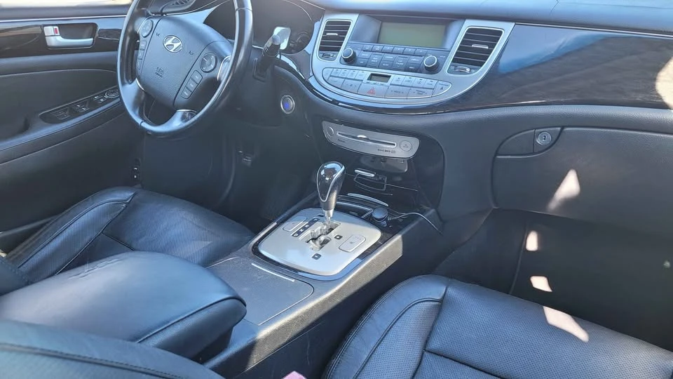 2013 Hyundai Genesis - Image 4 of 10