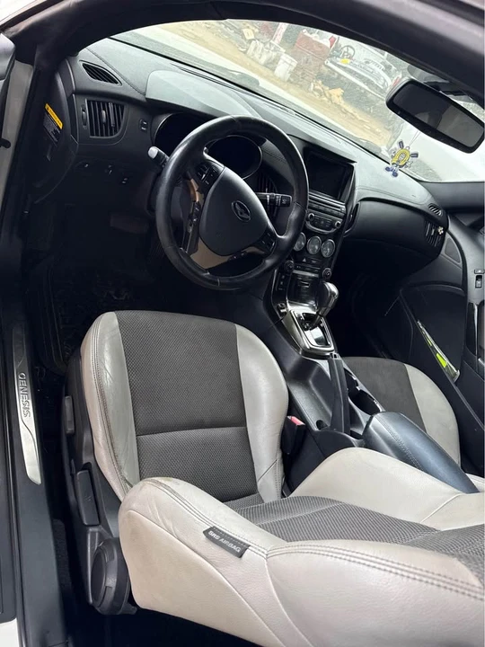 2013 Hyundai Genesis - Image 4 of 4
