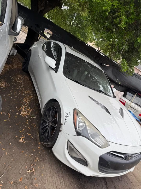 2013 Hyundai Genesis - Image 2 of 4