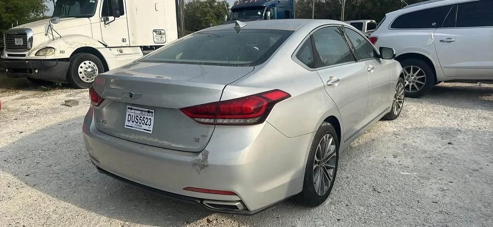 2015 Hyundai Genesis - Image 4 of 8