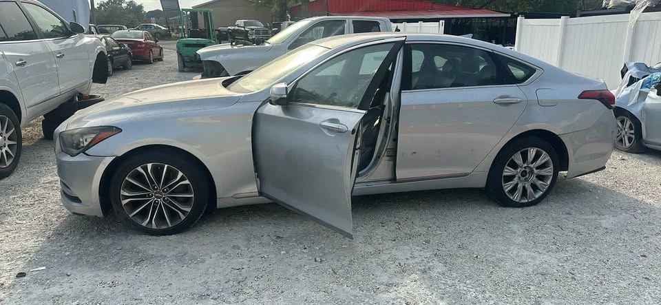 2015 Hyundai Genesis - Image 2 of 8